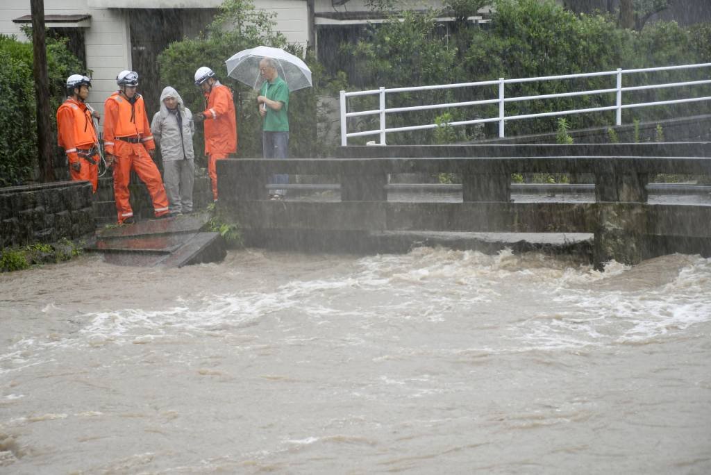 Fortes chuvas no Japão provocam o deslocamento de 1 milhão de pessoas
