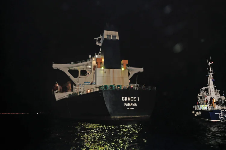 Grace 1: Superpetroleiro iraniano apreendido em Gibraltar na semana passada estava totalmente carregado com petróleo, dizem autoridades (UK Ministry of Defence/Reuters)
