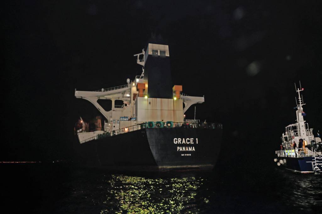 Navio iraniano apreendido tinha carga máxima de petróleo, diz autoridade