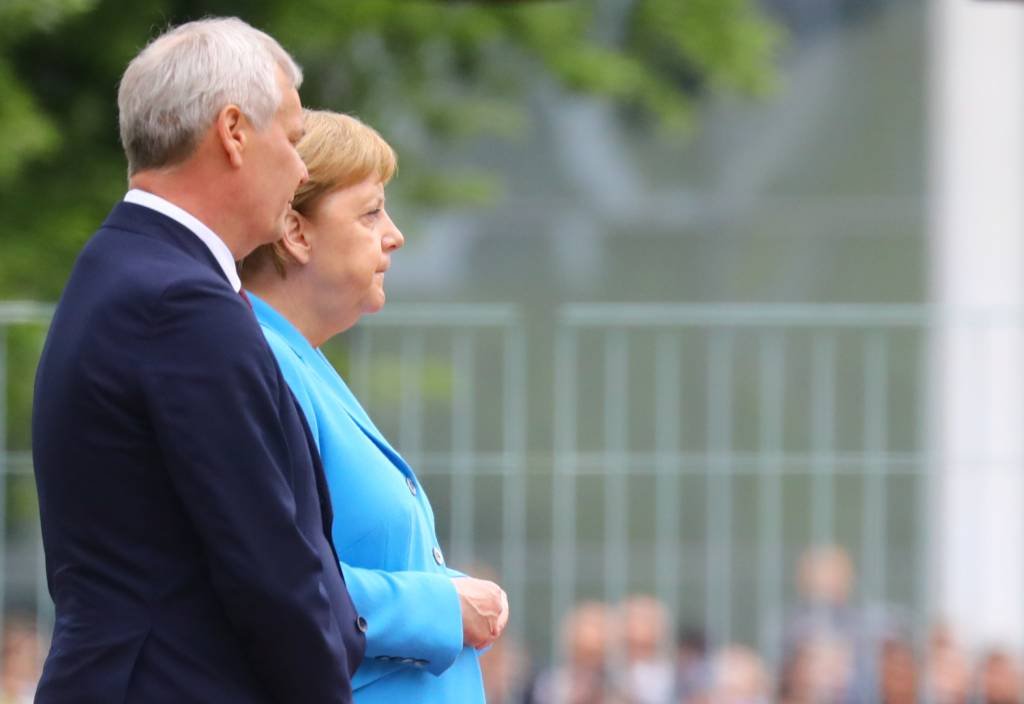 Angela Merkel aparece tremendo pela 3ª vez em menos de um mês