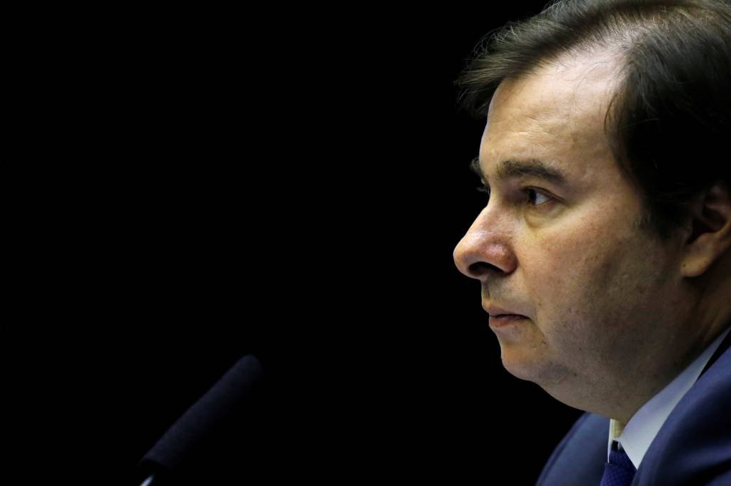 Maia: Governo não incitou queimadas, mas falas de Bolsonaro geram dúvidas