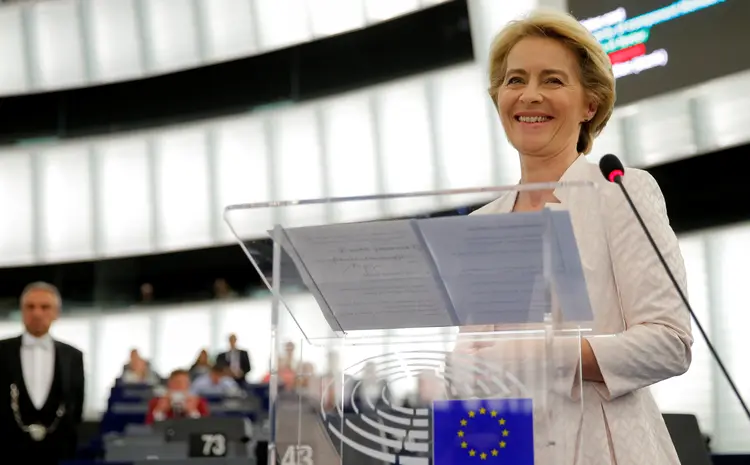 UE: a indicação da aliada Angela Merkel foi aprovada por 383 votos a 327 (Vincent Kessler/Reuters)