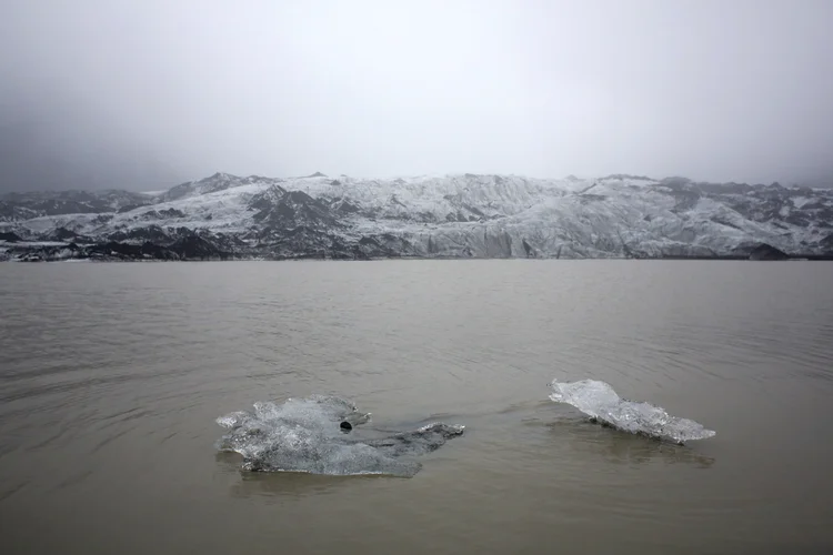 Gelo derrete: Aquecimento global está reduzindo geleiras na Islândia, país conhecido como "Terra do Gelo e do Gofo", por conta de suas geleiras e seus vulcões (Thibault Camus/Pool/Reuters)