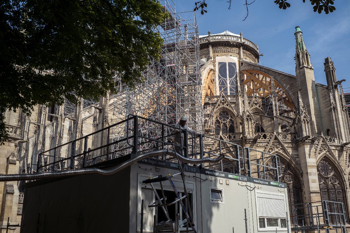 França aprova lei para reconstruir Catedral de Notre-Dame