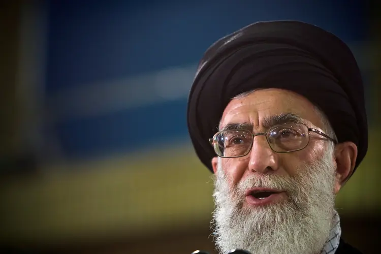 Aiatolá Ali Khamenei: líder supremo do Irã negocia acordo nuclear com a União Europeia (Caren Firouz/Reuters)