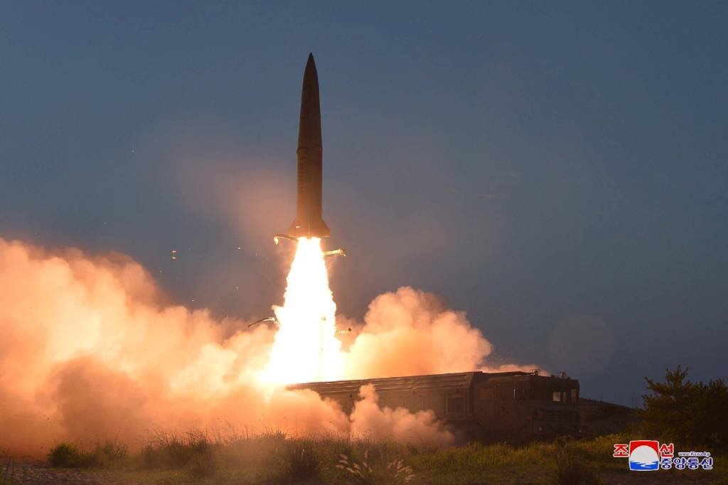 Coreia do Norte diz que mísseis foram "aviso solene" aos sul-coreanos