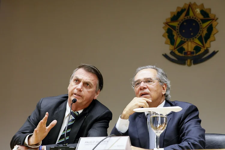 Guedes e Bolsonaro: "Dei carta branca a todos os ministros para indicarem as pessoas e eu tenho o poder de veto" (Isac Nóbrega/PR/Reprodução)
