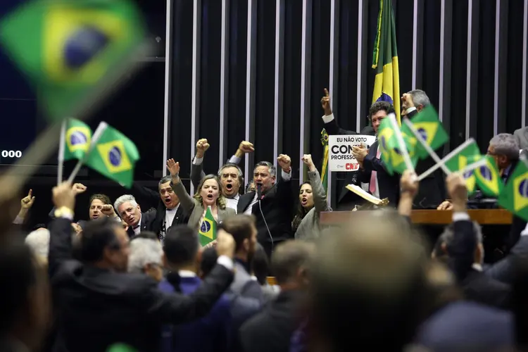Câmara: deputados discutem dificultar a atuação dos partidos de oposição ao governo de Jair Bolsonaro (Andre Coelho/Bloomberg)