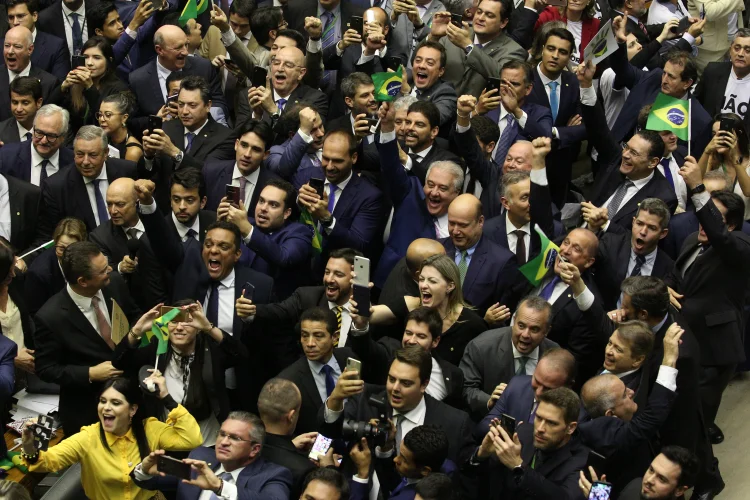 Reforma da Previdência : deputados comemoram aprovação do texto-base na 1ª fase da votação. 10 de julho de 2019. (Foto: Andre Coelho/Bloomberg)