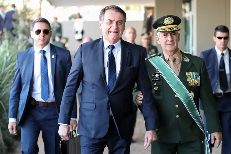 Jair Bolsonaro: "Nós não precisamos de pacto assinado no papel", disse Bolsonaro em discurso durante cerimônia militar nesta quarta (Marcos Corrêa/PR/Reprodução)
