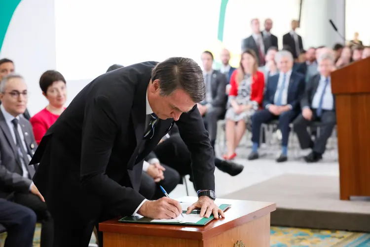 Presidente da República: Jair Bolsonaro durante assinatura de Atos Governamentais (Isac Nóbrega/PR/Reprodução)