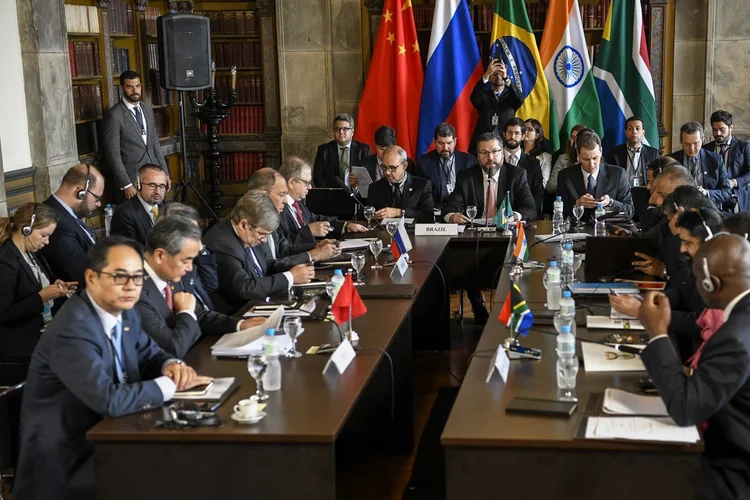 Encontro: O ministro das Relações Exteriores do Brasil, Ernesto Araújo, durante 3ª Reunião de Ministros das Relações Exteriores do Brics, no Palácio do Itamaraty, no Rio de Janeiro (Vladimir Platonow/MRE/Reprodução)