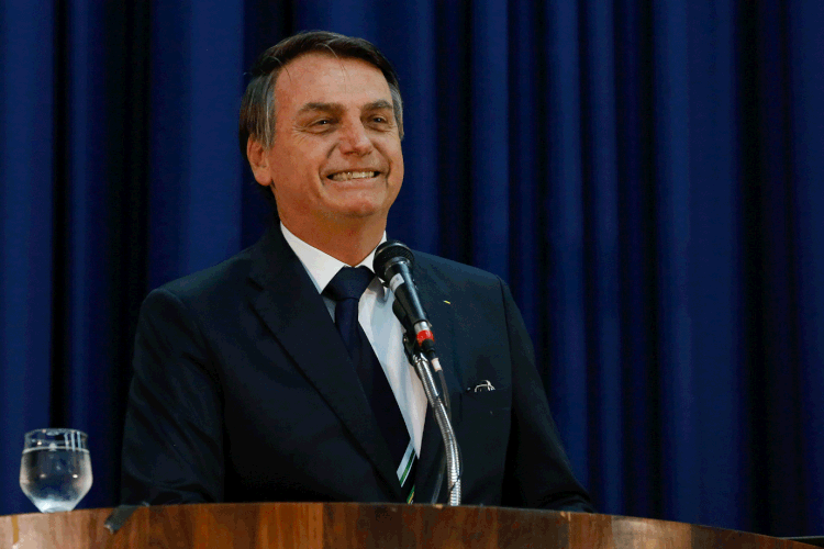 Bolsonaro: no Twitter, presidente celebrou fim de taxa (Carolina Antunes/PR/Reprodução)