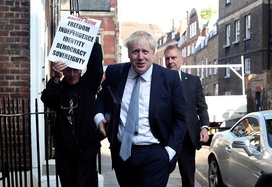 Boris Johnson: o controverso ex-prefeito de Londres terá que reformar alto escalão do governo (Hannah McKay/Reuters)