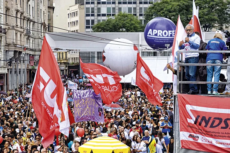 Protesto de servidores em São Paulo: contra a reforma da Previdência municipal (Vide Aguiar/FuturaPress)