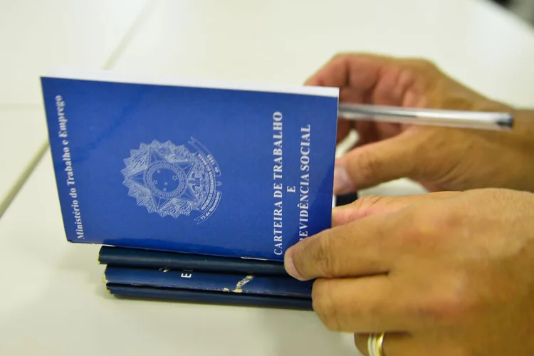 Valor previsto está abaixo da última projeção, anunciada em abril, que havia indicado um salário mínimo de R$ 1.040 (Marcello Casal/Agência Brasil)