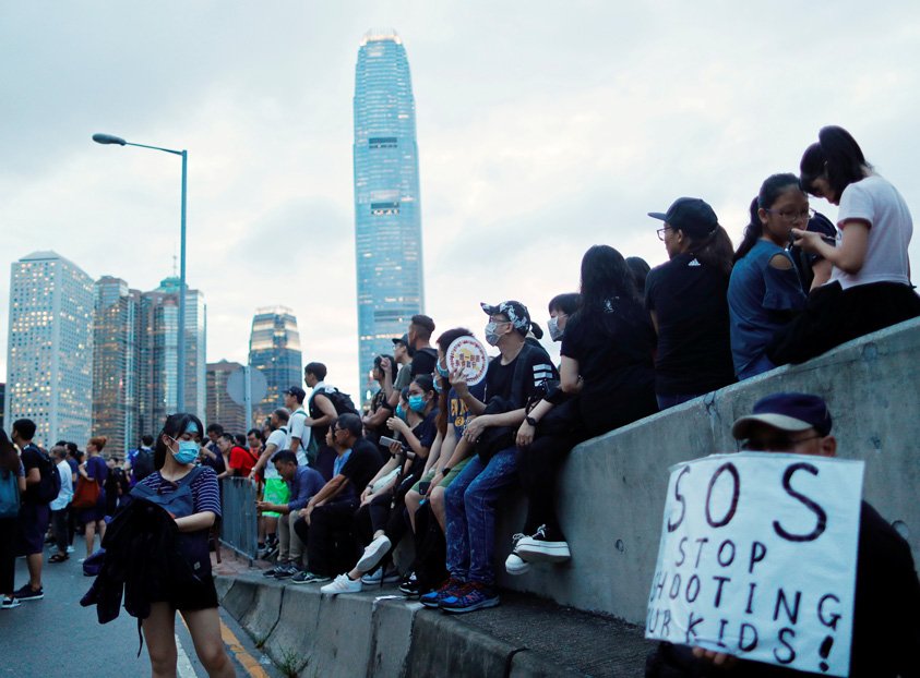 Fitch reduz rating de Hong Kong para AA, após meses de protestos
