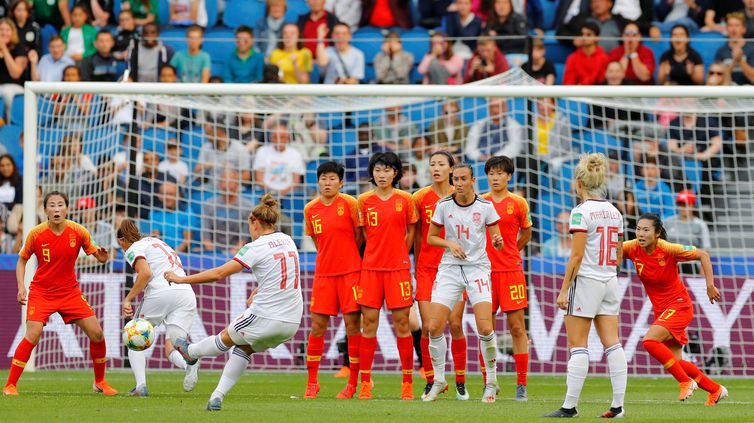 Alibaba vai doar R$ 550 milhões para futebol feminino na China