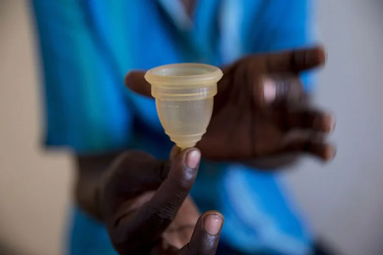 Coletor Menstrual: Pesquisa mostra que opção não apenas segura, mas eficaz e econômica (Jonathan Torgovnik / Contributor/Getty Images)