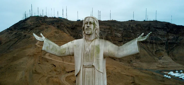 Cristo do Pacífico: Monumento religioso é associado à corrupção, pois foi doado pela Odebrecht (Luis Jaime CISNEROS/AFP)