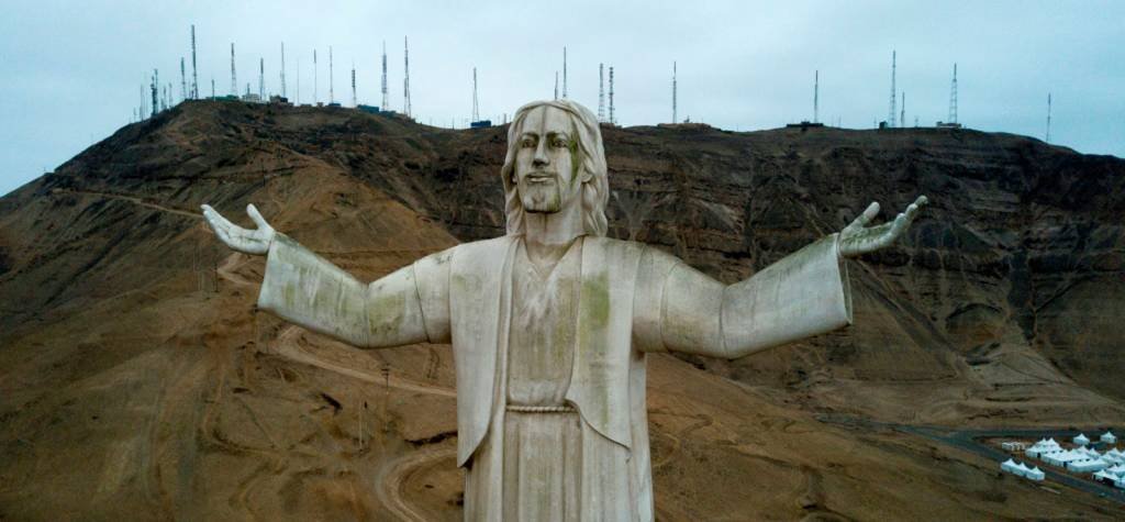 Cristo do Pacífico: Monumento religioso é associado à corrupção, pois foi doado pela Odebrecht (AFP/Luis Jaime CISNEROS)