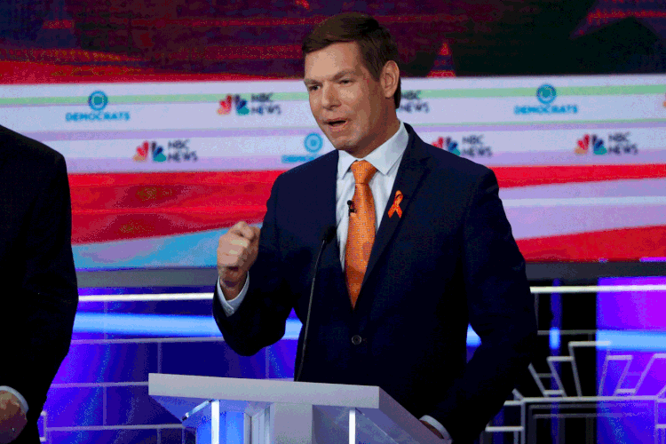 Eric Swalwell: democrata deixou a corrida presidencial (Mike Segar/Reuters)