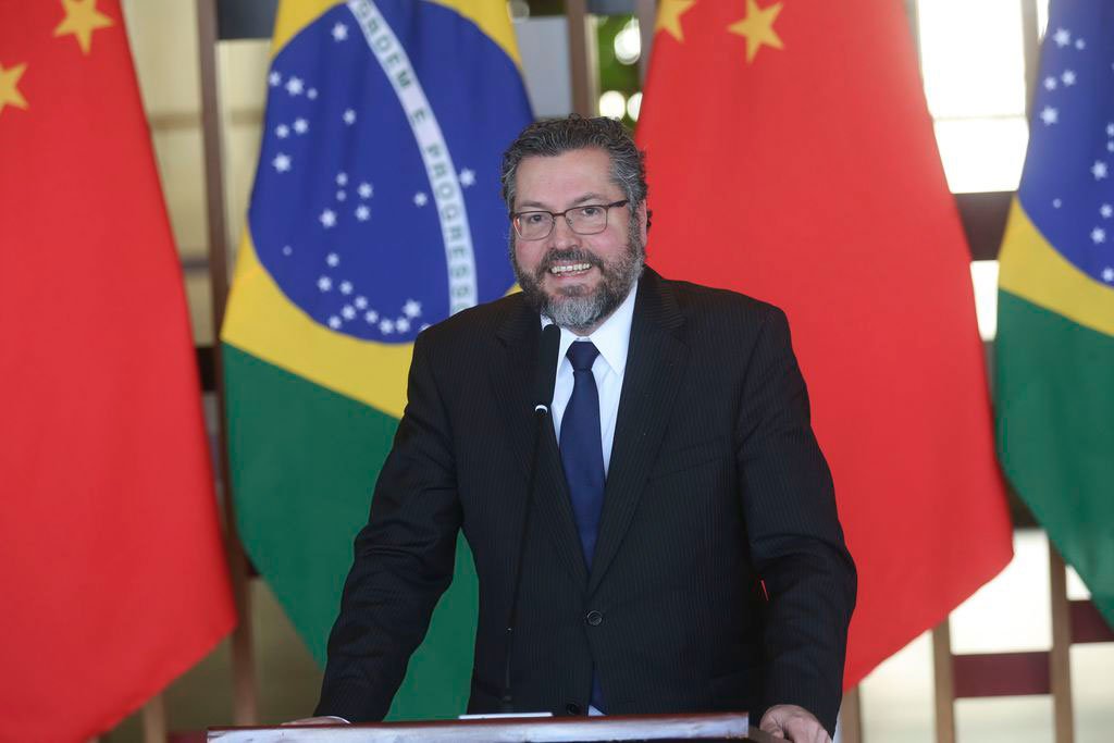 Ernesto Araújo confirma visita de Bolsonaro à China em outubro