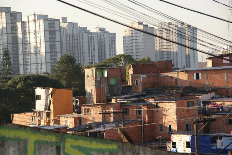 Favela São Remo: Prisão de dois adolescentes baseada em reconhecimento da vítima, uma policial, é questionada por familiares e comunidade da zona oeste de São Paulo (Ben Tavener /Flickr/Wikimedia Commons)