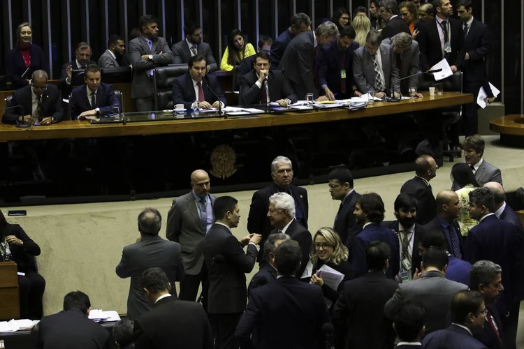 Reforma da Previdência: discussão da PEC começou com clima tenso na noite de terça (Fabio Rodrigues Pozzebom/Agência Brasil)
