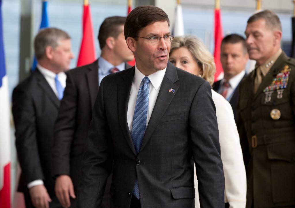 Senado dos EUA confirma Mark Esper como novo secretário de Defesa