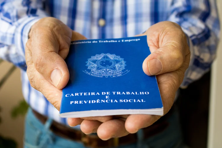 Seguro-desemprego pode ser solicitado por trabalhadores com carteira assinada (Gabriel Ramos/Getty Images)