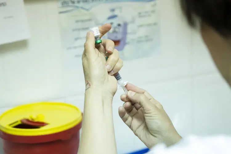 Vacinas: governo suspendeu contratos com laboratórios públicos (Amir Levy/Getty Images)