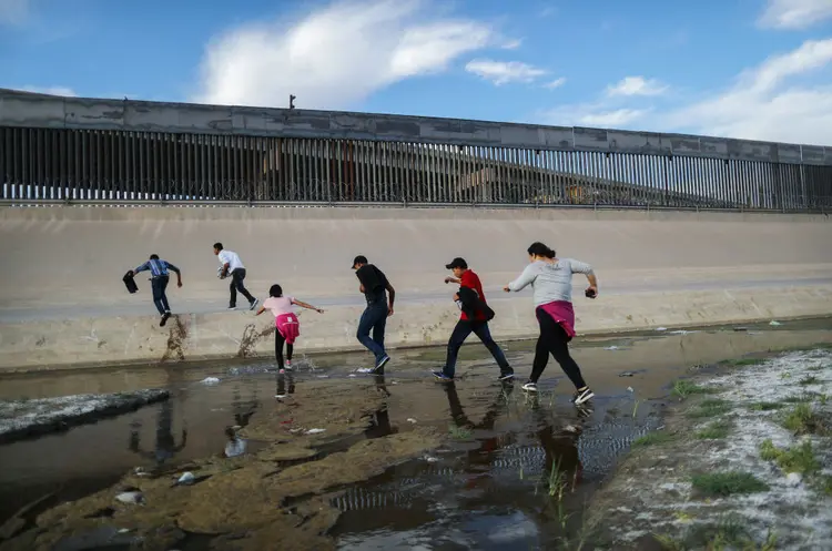 Imigração: Trump tenta reduzir a entrada de imigrantes ilegais nos EUA (Mario Tama/Getty Images)
