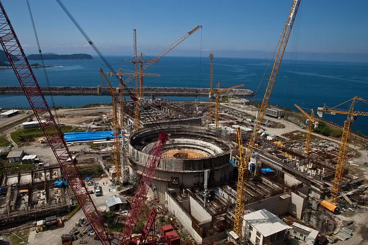 Obras paradas: ministro de Minas e Energia, Bento Albuquerque, disse que o governo estava finalizando o modelo de parceria para a construção de Angra 3 (Brazil Photos/Getty Images)