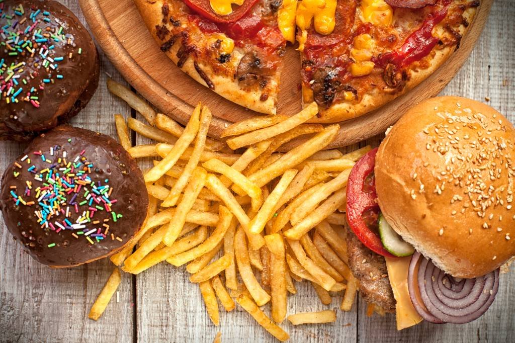 Consumo de ultraprocessados aumenta o risco de obesidade em jovens