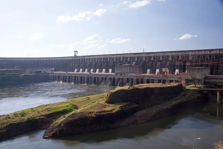 Itaipu: hoje, o Paraguai compra 61% menos do que deveria, e se apropria da energia excedente, mais barata, para abastecer o mercado interno (Paulo Fridman/Getty Images)