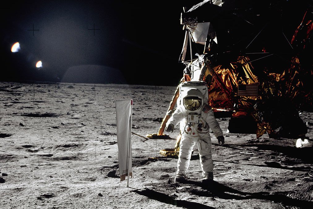 O astronauta Buzz Aldrin caminha sobre o solo Lunar: mundo precisa de um "moonshot" para solucionar as mudanças climáticas (Corbis/Getty Images)