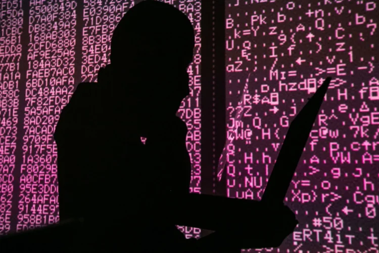 Hackers: há duas perguntas importantes que precisam ser respondidas: a motivação dos invasores e se há alguém ou algum grupo por trás das ações (Sergei KonkovTASS/Getty Images)