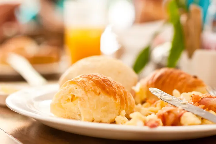 Café da manhã: entre os meninos europeus e brasileiros, pular o café da manhã foi o comportamento predominante, mostrando associação positiva com indicadores de obesidade (Anna Costa/Getty Images)