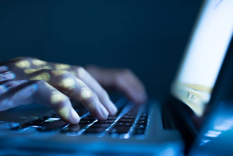 Hacker: suspeito de grampear Moro teria conversado com Glenn Grenwald (DragonImages/Getty Images)