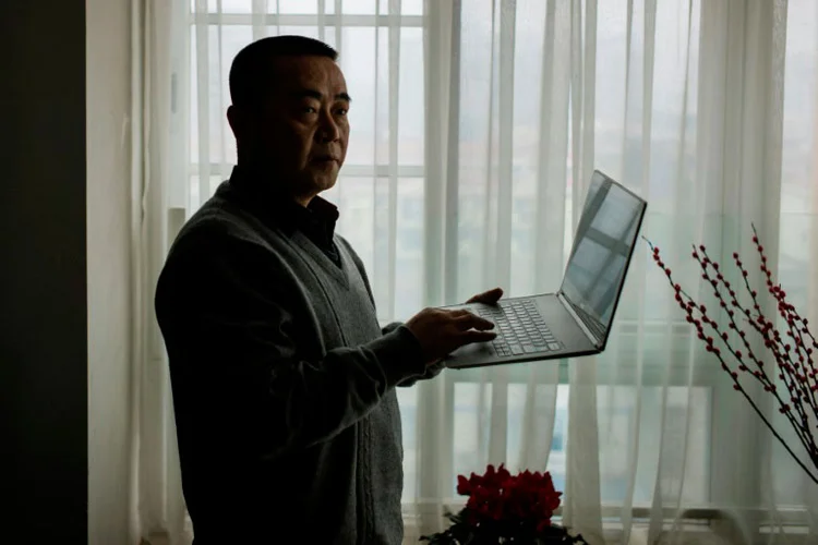 Huang Qi: Chinês teve site de notícias bloqueado, bens confiscados e foi condenado a 12 anos de prisão por divulgar atos do governo chinês (AGENCE FRANCE-PRESSE/AFP)