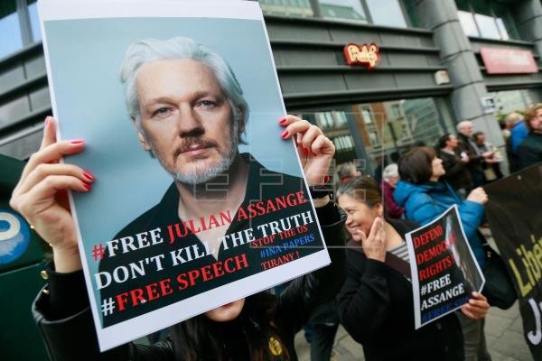 Julian Assange: fundador do "WikiLeaks" ficou isolado por quase 7 anos (Stephanie Lecocq/EFE)