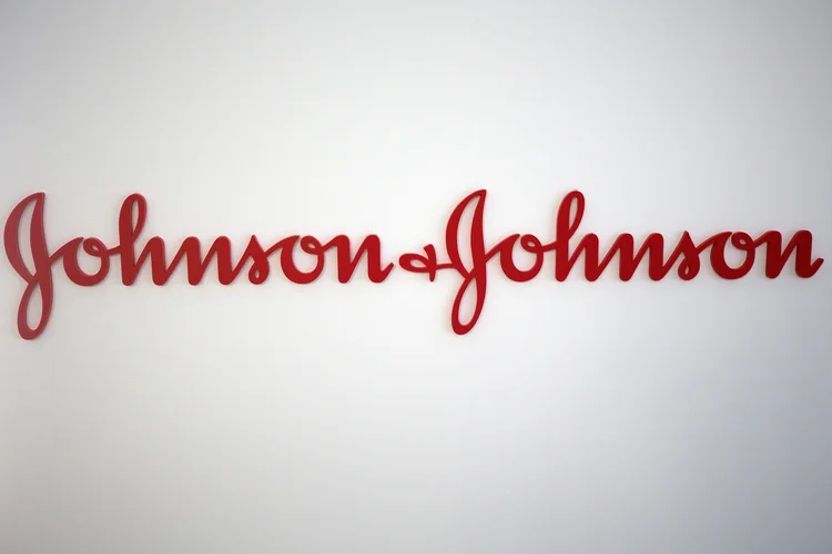 Johnson & Johnson: medicamentos contra o câncer puxaram lucro para da empresa para cima (Simon Dawson/Bloomberg)