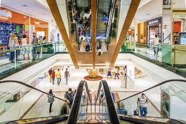 Shopping da Multiplan em São Paulo: empresas ligadas ao consumo interno devem se beneficiar da provável melhora econômica (Alberto Rocha/Folhapress)
