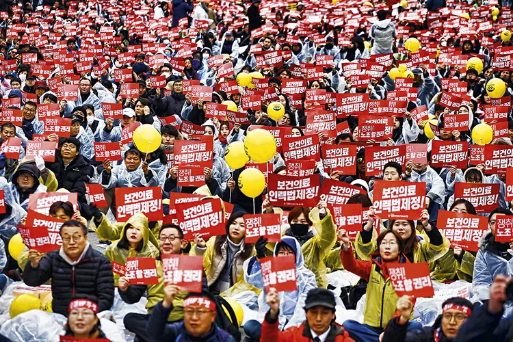 Protesto de sindicatos em Seul: aumentos do salário mínimo e dos impostos das empresas  não impulsionaram a economia | Woohae Cho/Getty Images 