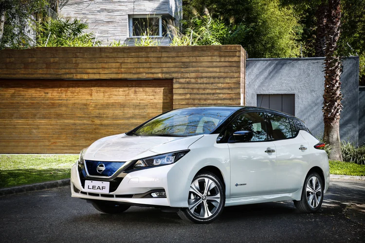 Nissan Leaf: um dos cinco modelos de carros 100% elétricos vendidos no país (Nissan/Divulgação)