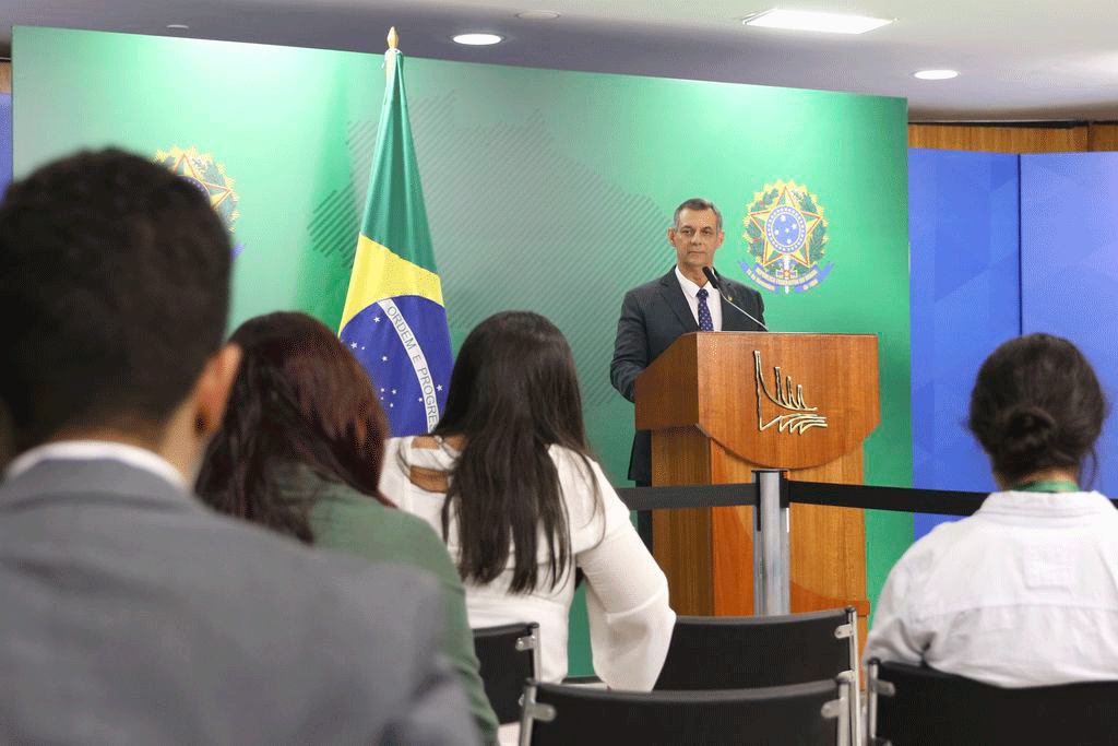 "Em qual cidade nosso presidente chega e não é ovacionado?", diz porta-voz