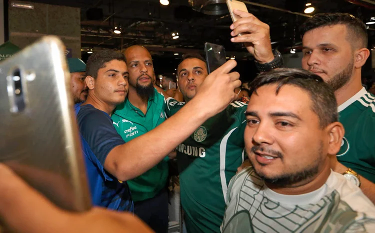 Palmeiras: time desembarca no aeroporto de Fortaleza (Cesar Greco/Ag Palmeiras/Divulgação)