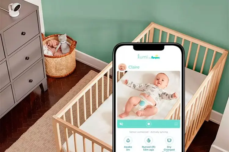 Lumi: sistema alerta os pais por meio de app  quando o bebê precisa ser trocado. (Pampers/Divulgação)