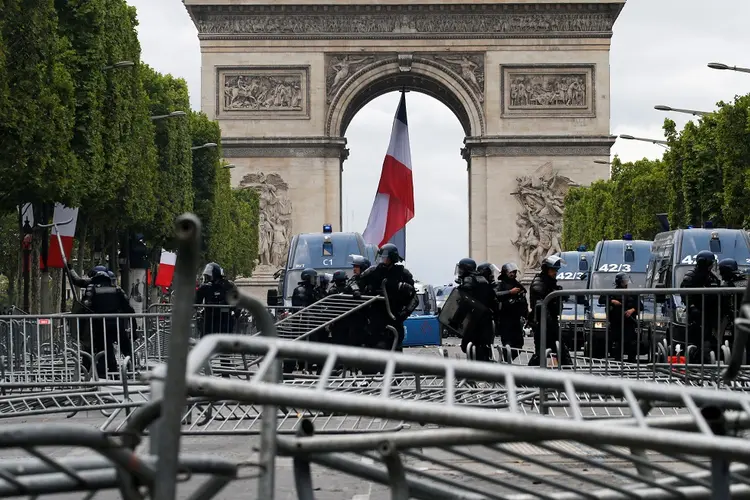 Paris: 180 pessoas foram presas após manifestações após celebrações da queda da Bastilha (Pascal Rossignol/Reuters)